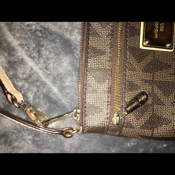 Michael Kors wristlet/purse/wallet - Picture 4 of 4